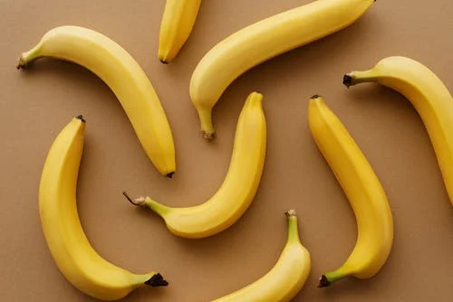 الموز وصفة طبيعية لتنعيم الشعر